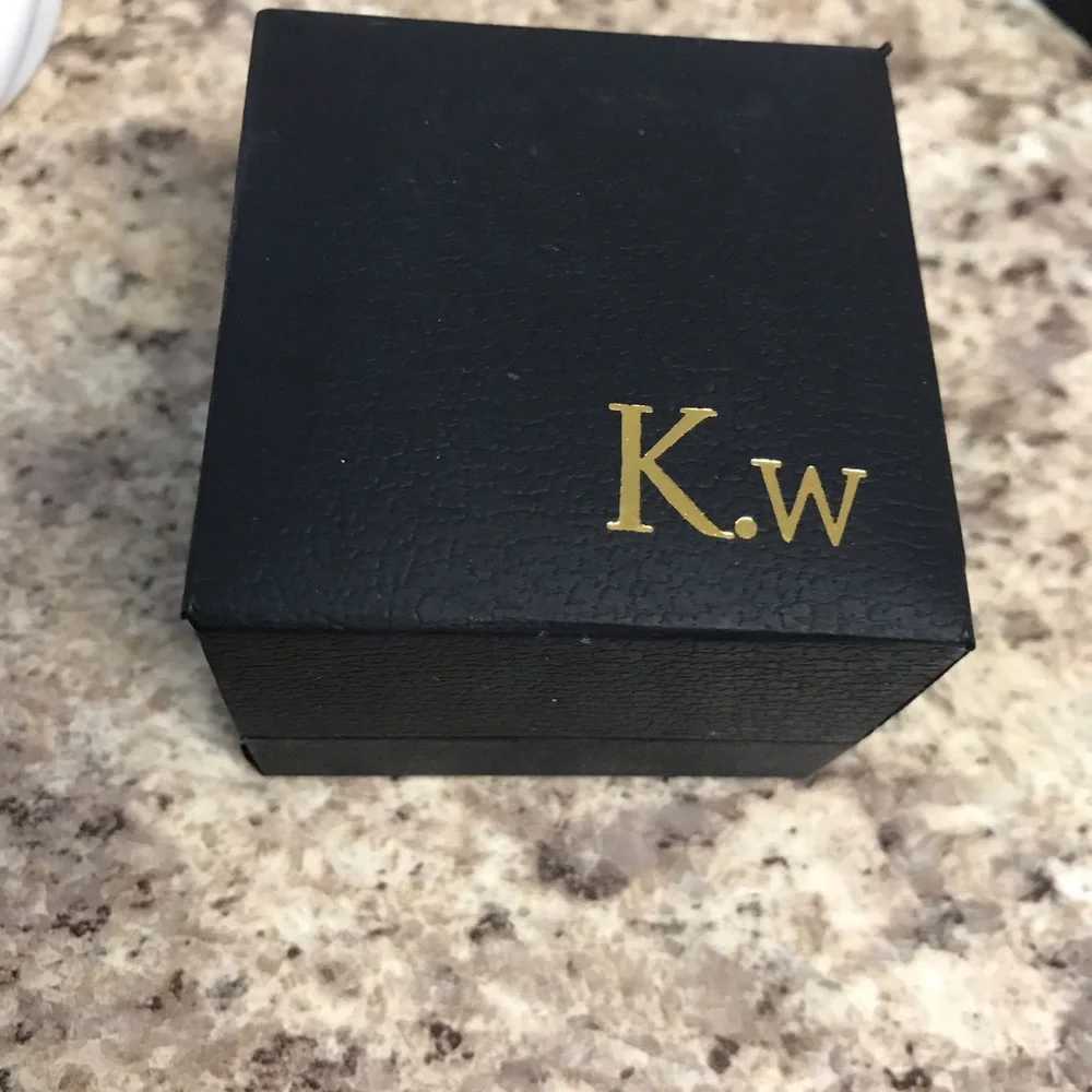Size 9 ring. - Picture 3 of 6